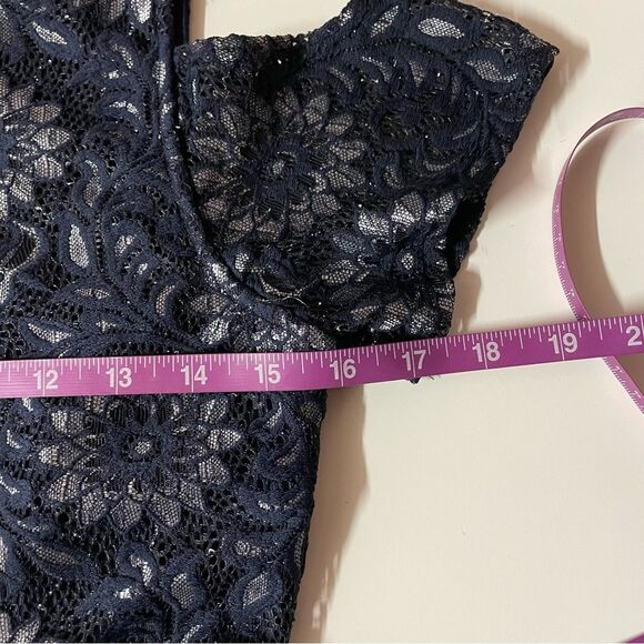 Enfocus Studio Navy Lacey Floral Metallic Cold-Shoulder Maxi Dress Size 4 GUC - Picture 9 of 11